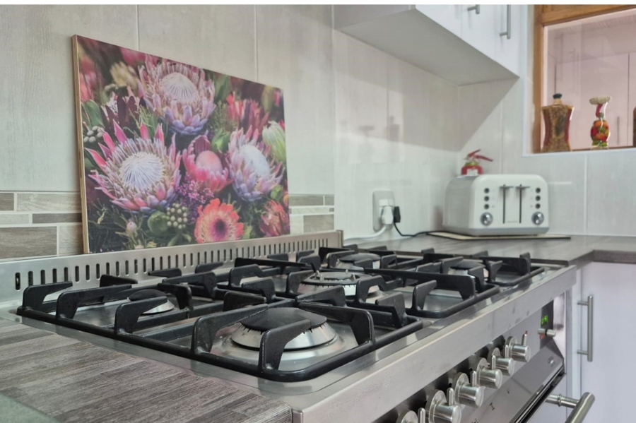 4 Bedroom Property for Sale in Stilbaai Wes Western Cape